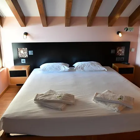 Casa De Lobos *