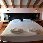 Casa De Lobos *